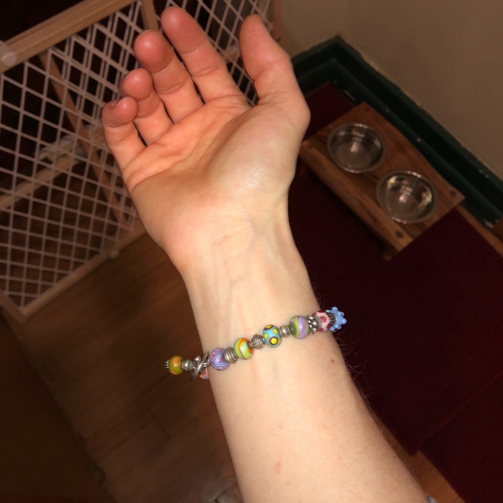 Handmade artisan glass bead bracelet like new! - Picture 5 of 6